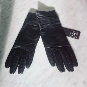NWTs Ruched Black Leather Gloves. Size L/XL